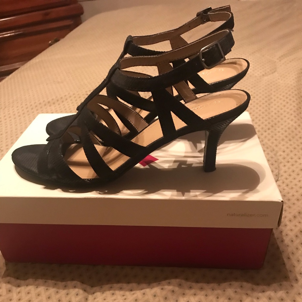 Naturalizer black sandals